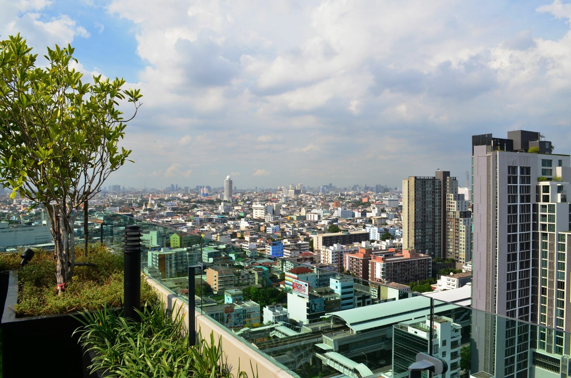 Wooden Suites Bangkok Buitenkant foto