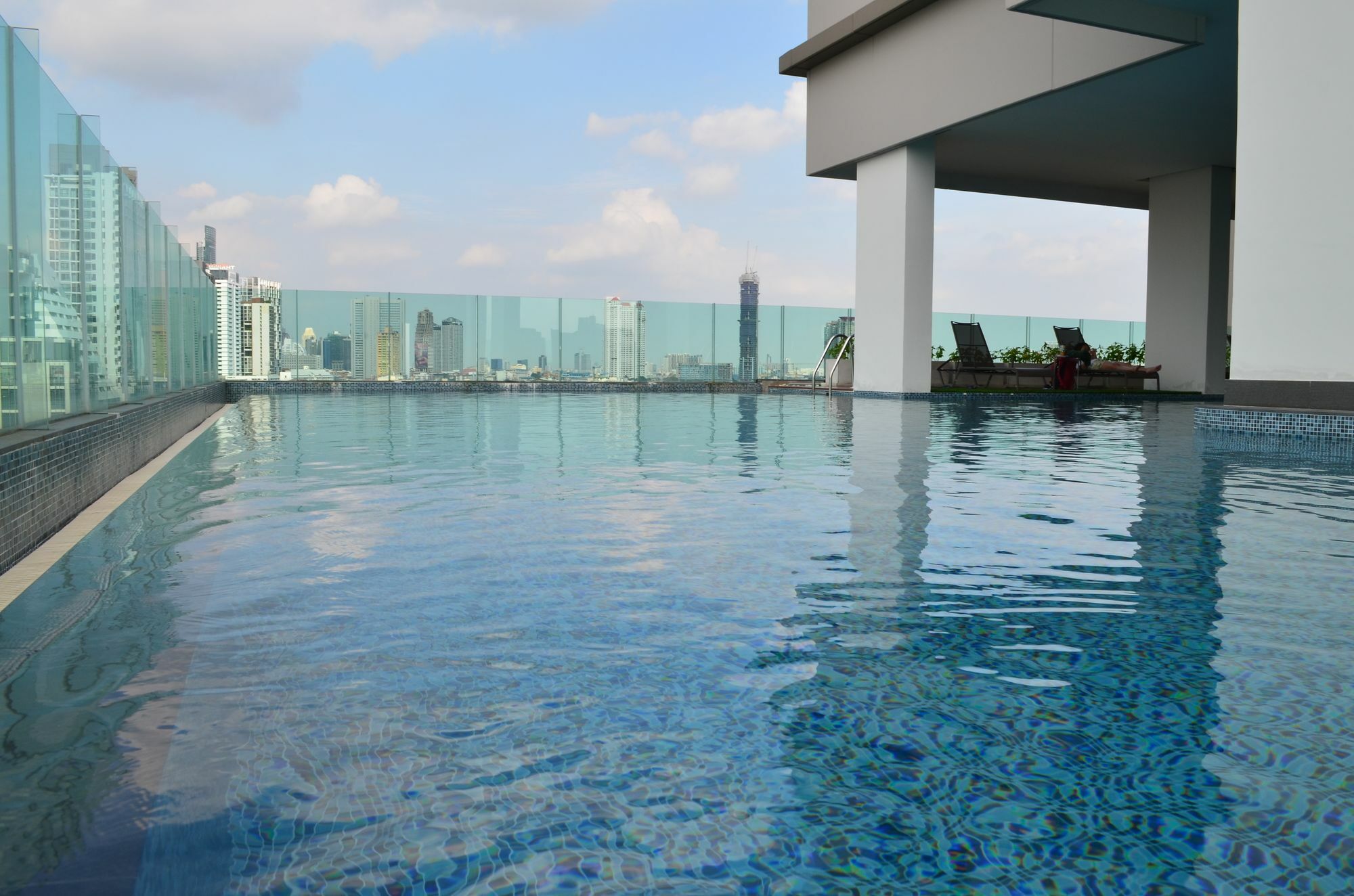 Wooden Suites Bangkok Buitenkant foto
